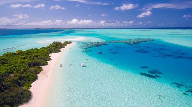 When to buy airline holidays?